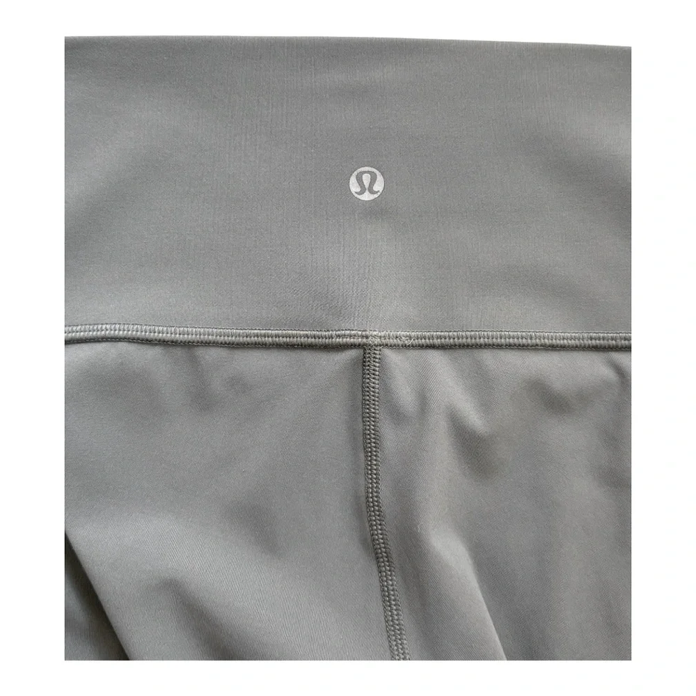 Lululemon Women’s Sage Green Leggings! Size 6! - Picture 2 of 5